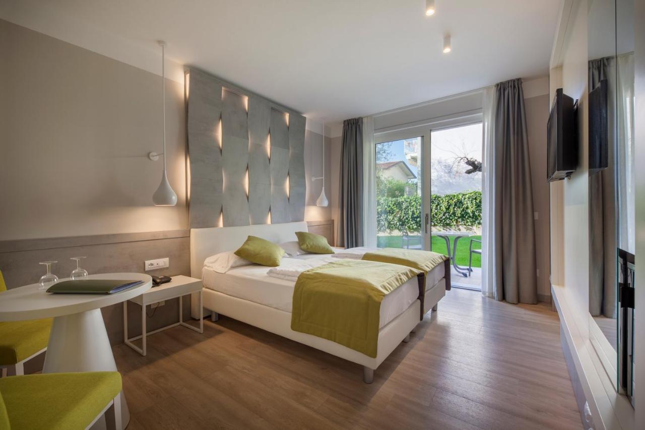 Hotel Villa Olivo Resort 3S Bardolino Bagian luar foto