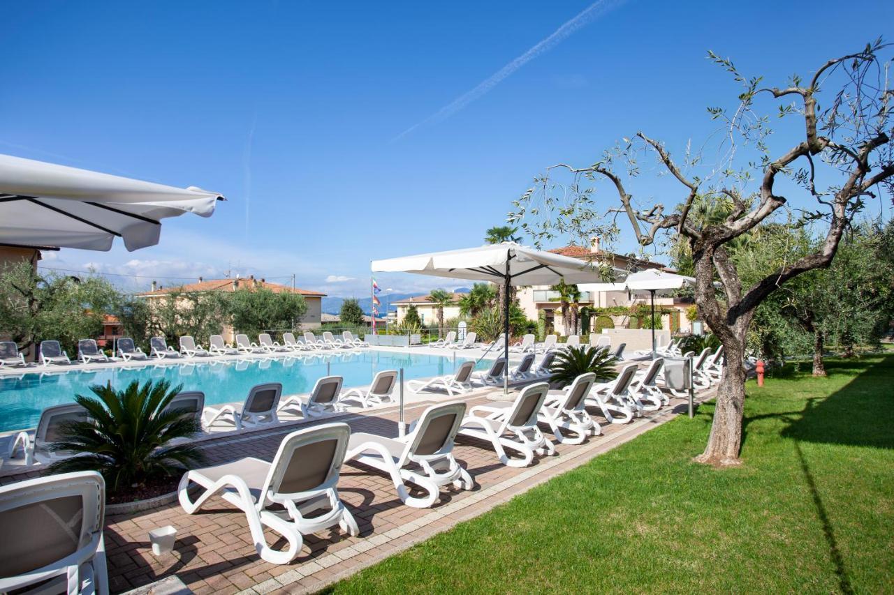 Hotel Villa Olivo Resort 3S Bardolino Bagian luar foto