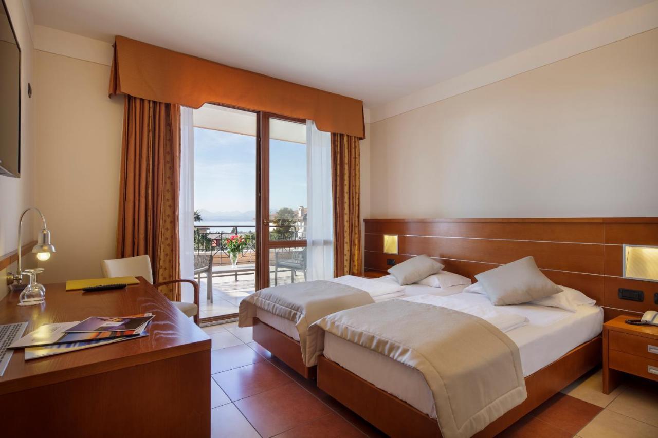 Hotel Villa Olivo Resort 3S Bardolino Bagian luar foto