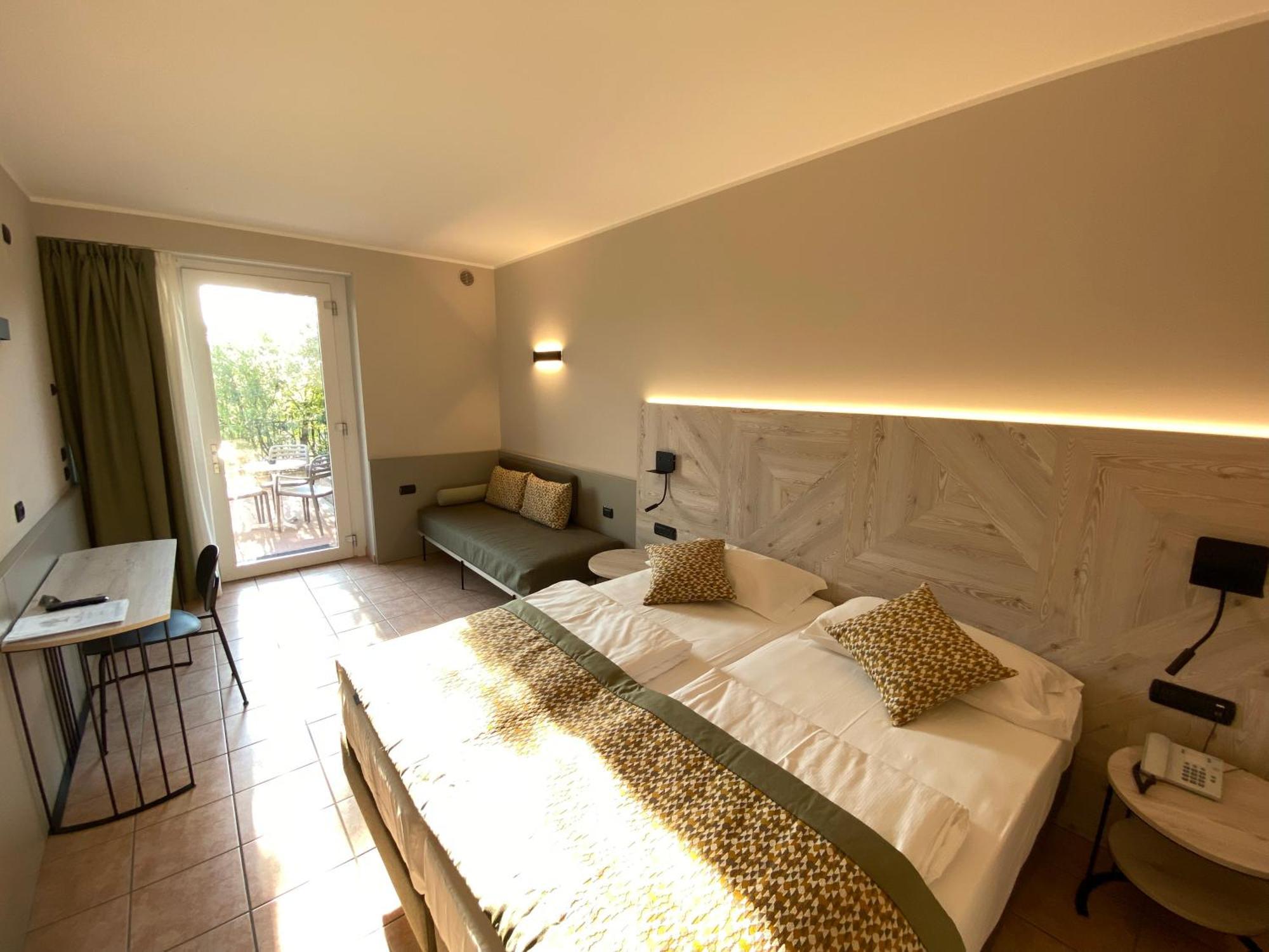 Hotel Villa Olivo Resort 3S Bardolino Bagian luar foto