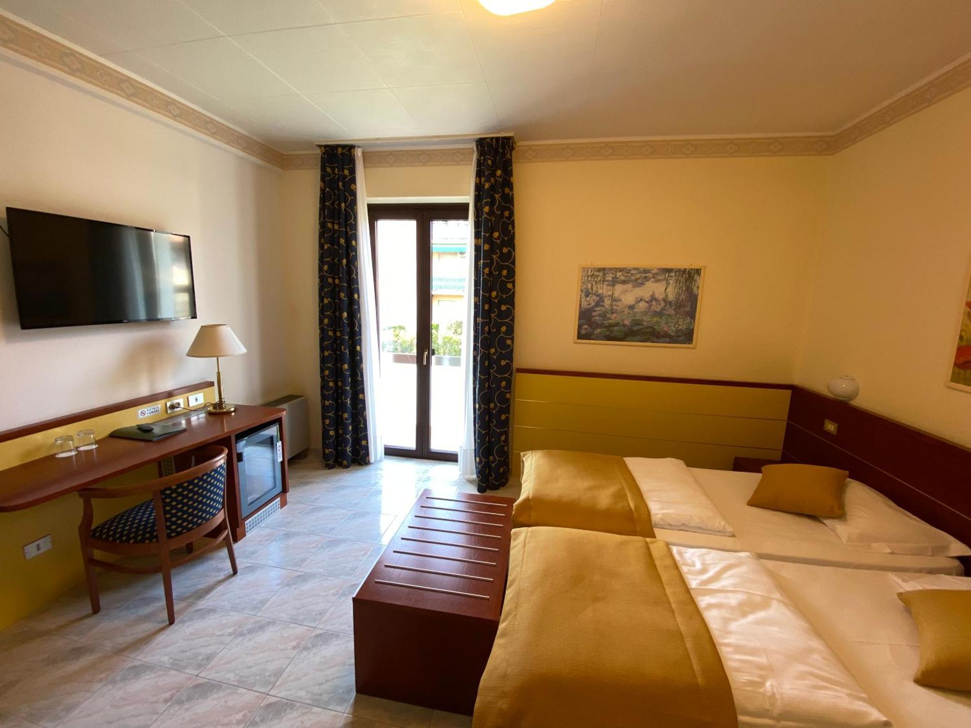 Hotel Villa Olivo Resort 3S Bardolino Bagian luar foto