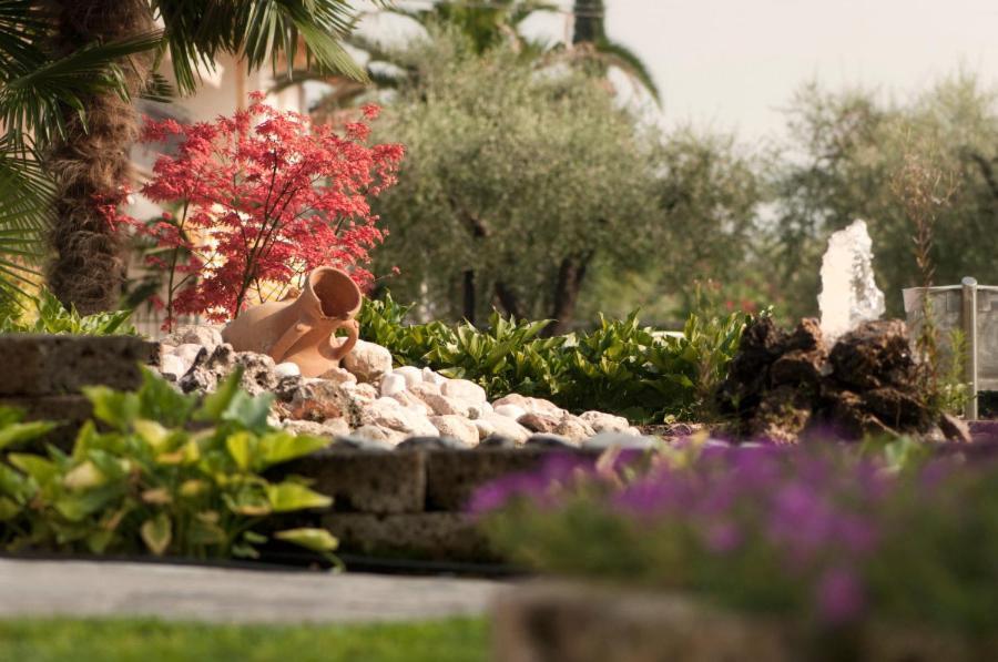 Hotel Villa Olivo Resort 3S Bardolino Bagian luar foto