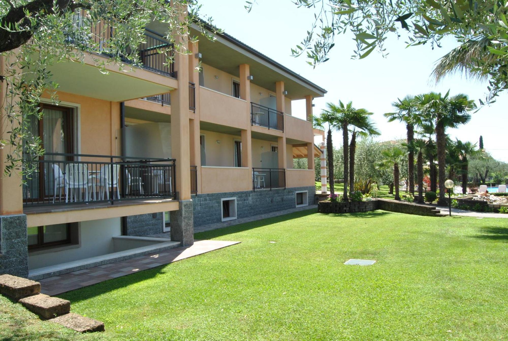 Hotel Villa Olivo Resort 3S Bardolino Bagian luar foto