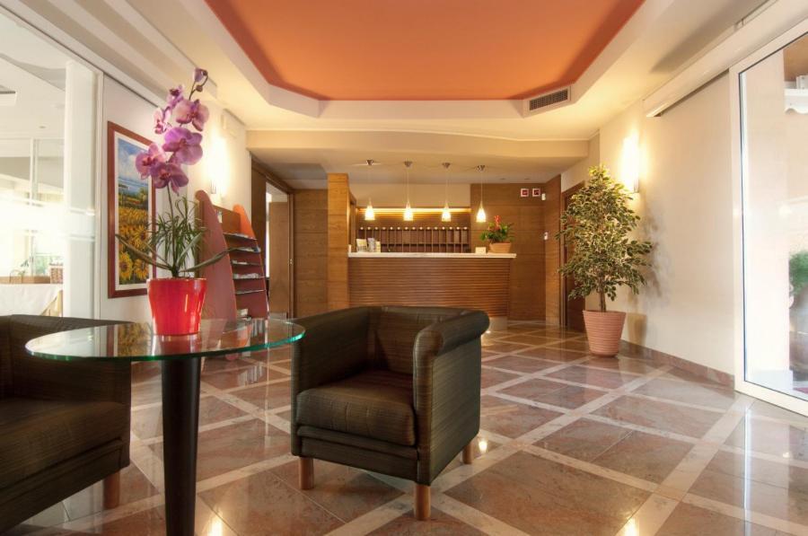 Hotel Villa Olivo Resort 3S Bardolino Bagian luar foto