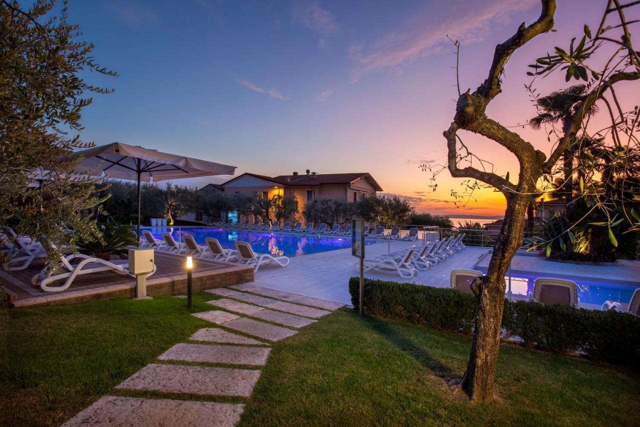 Hotel Villa Olivo Resort 3S Bardolino Bagian luar foto