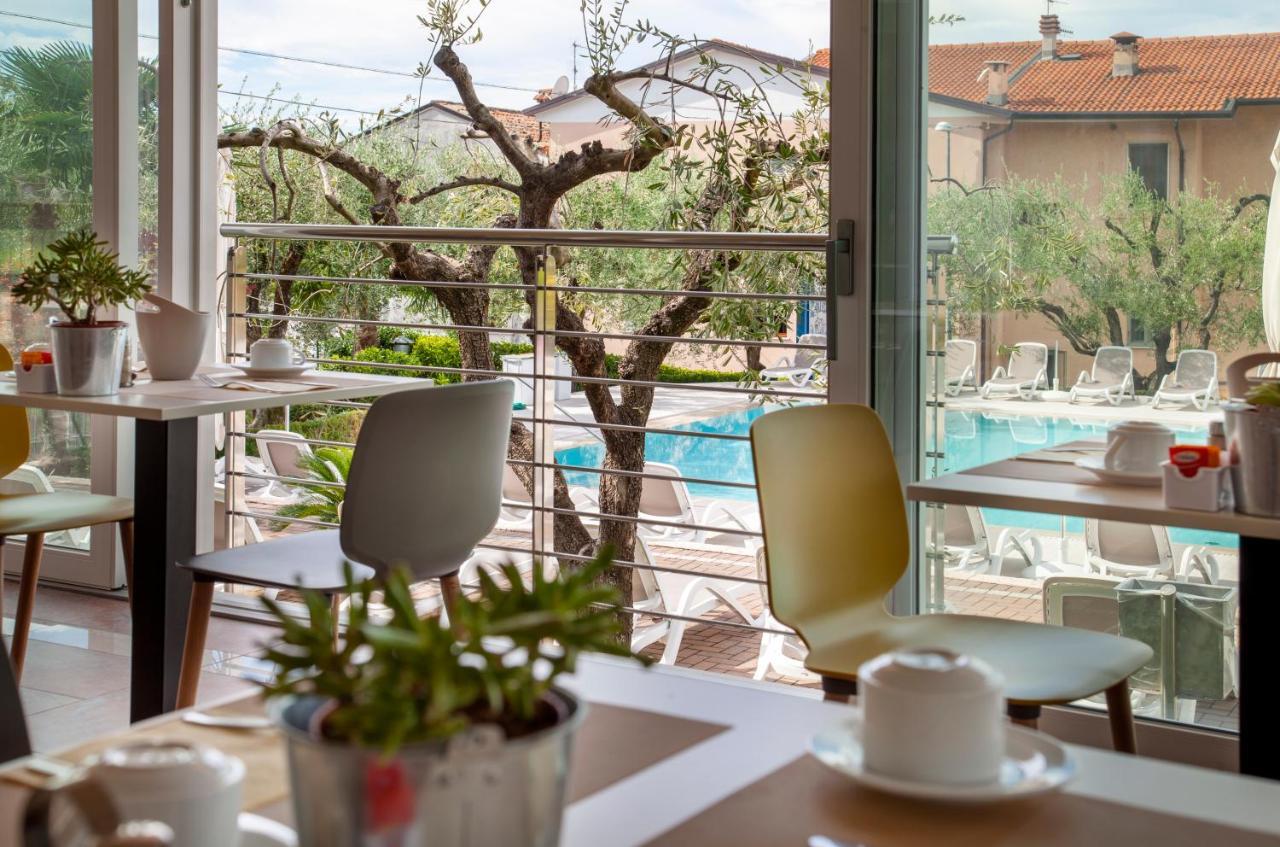 Hotel Villa Olivo Resort 3S Bardolino Bagian luar foto